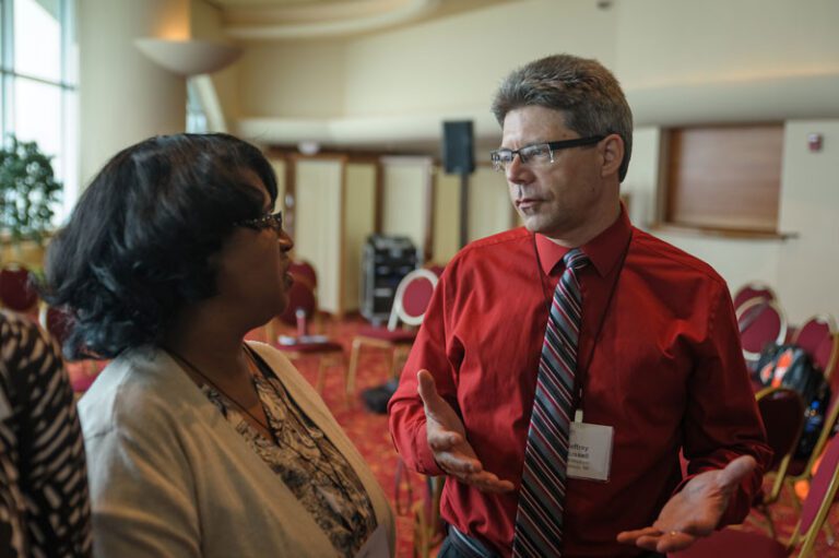 Jeff speaking with an attendee at the Distance Teaching and Learning conference