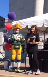 Flo Hilliard welcomes attendees to the Packer-friendly rally.